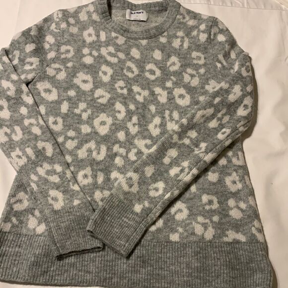 Old Navy size medium gray and white sweater. 70% acrylic very soft - Picture 1 of 5
